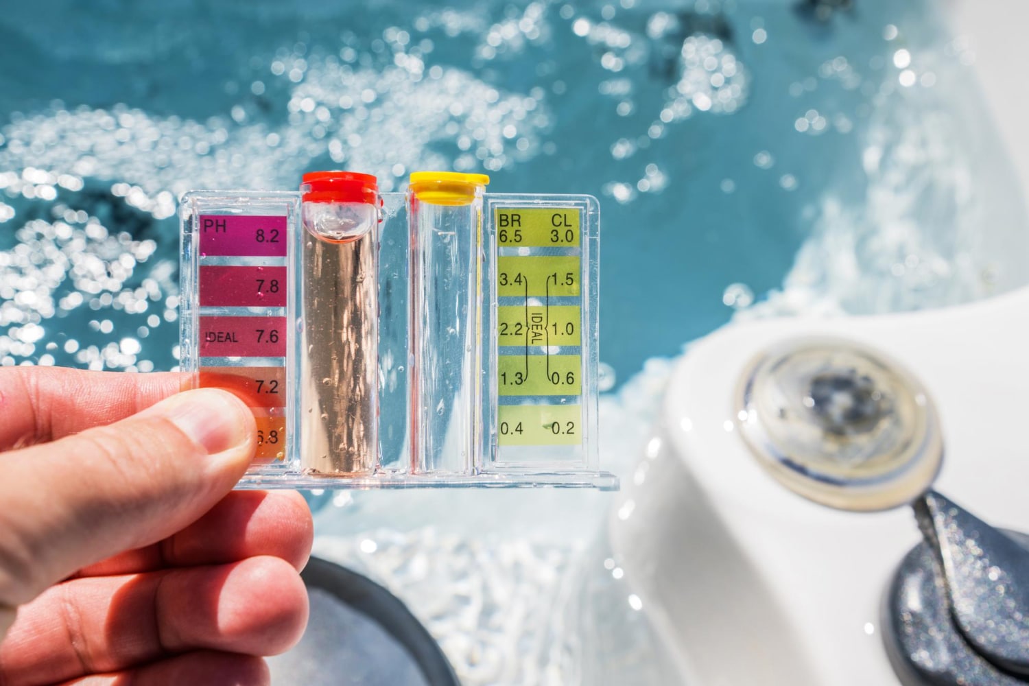 pool pH test